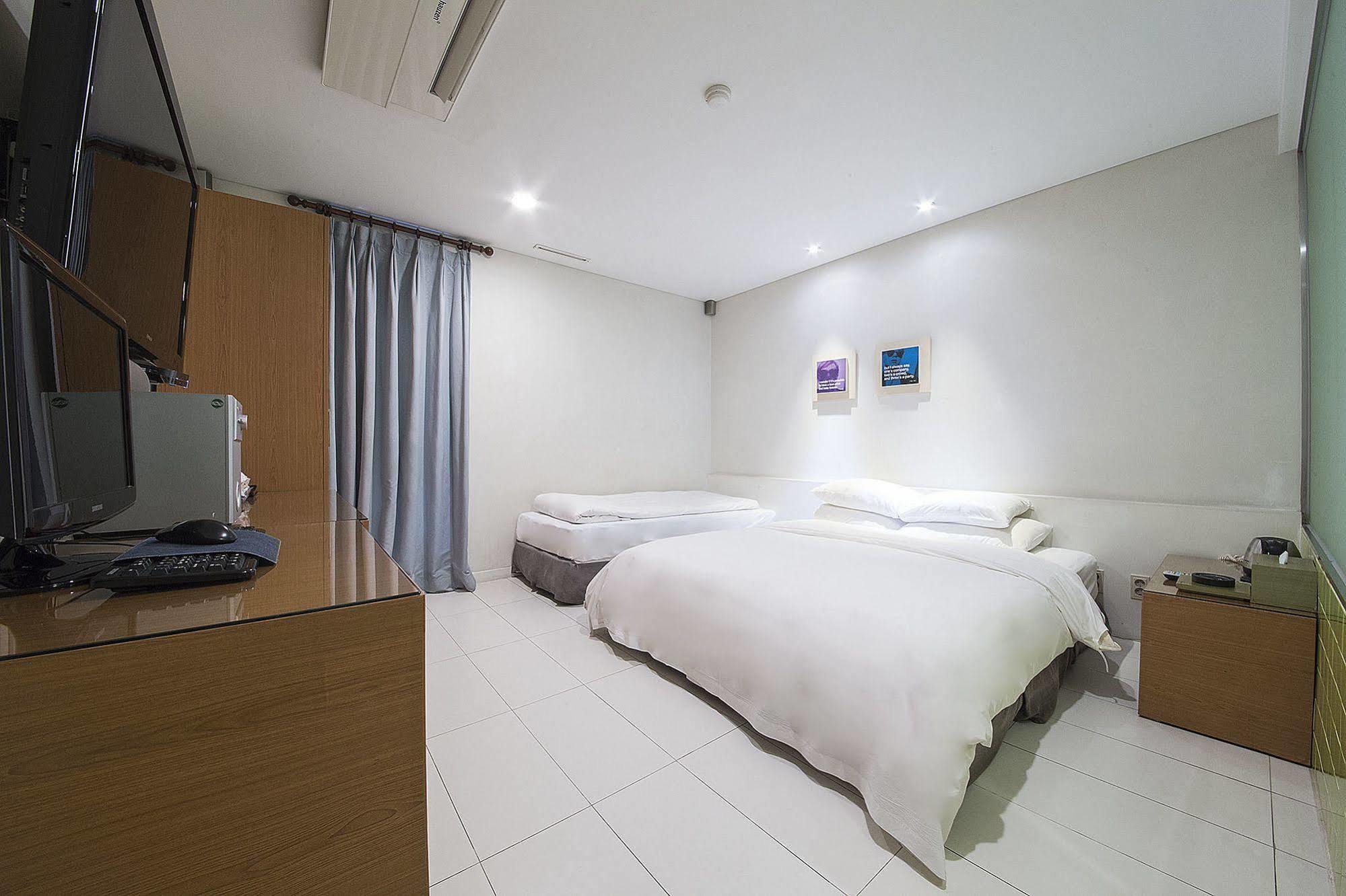 Mate Hotel Seoul Gimpo Экстерьер фото