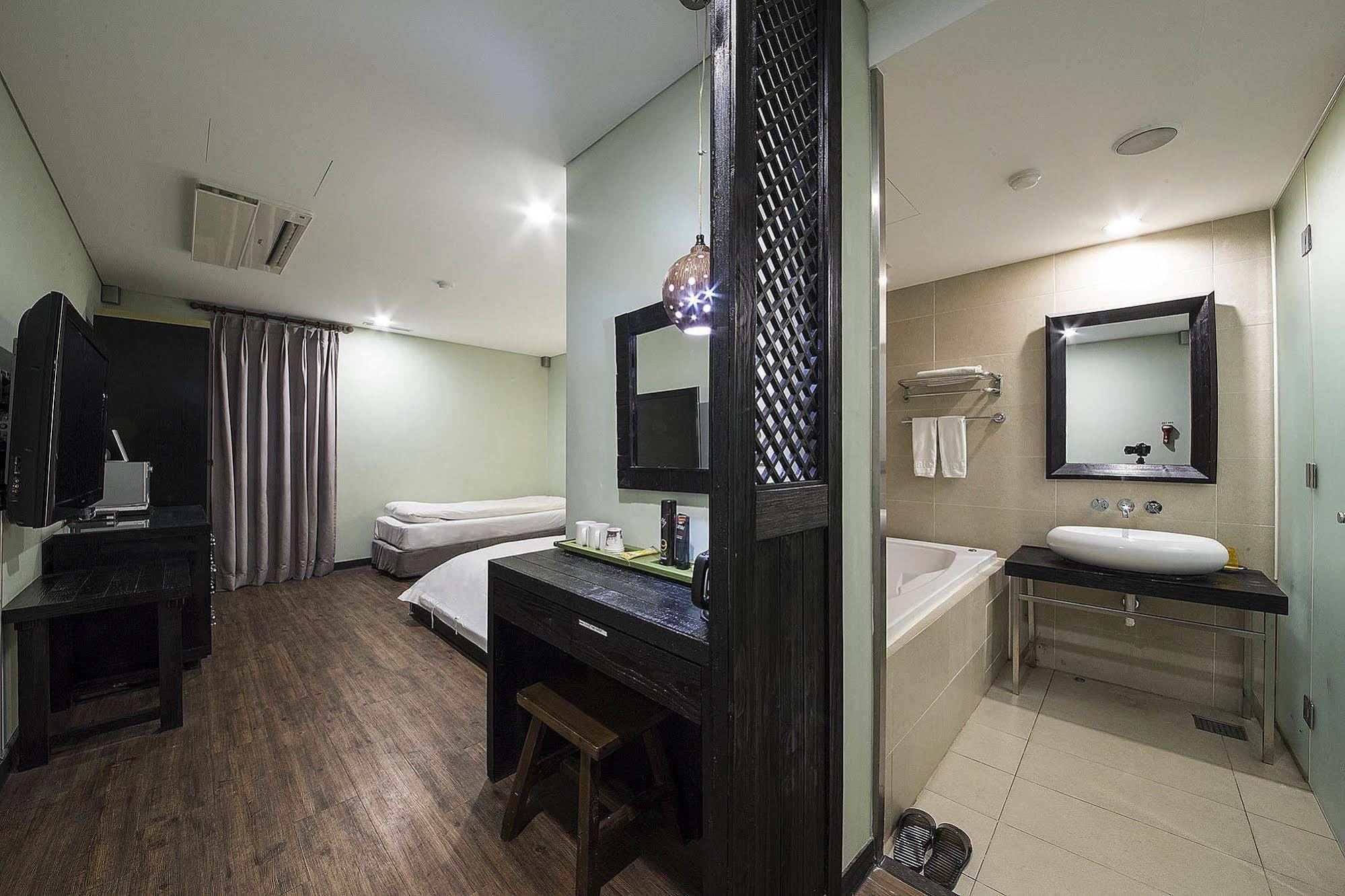 Mate Hotel Seoul Gimpo Экстерьер фото