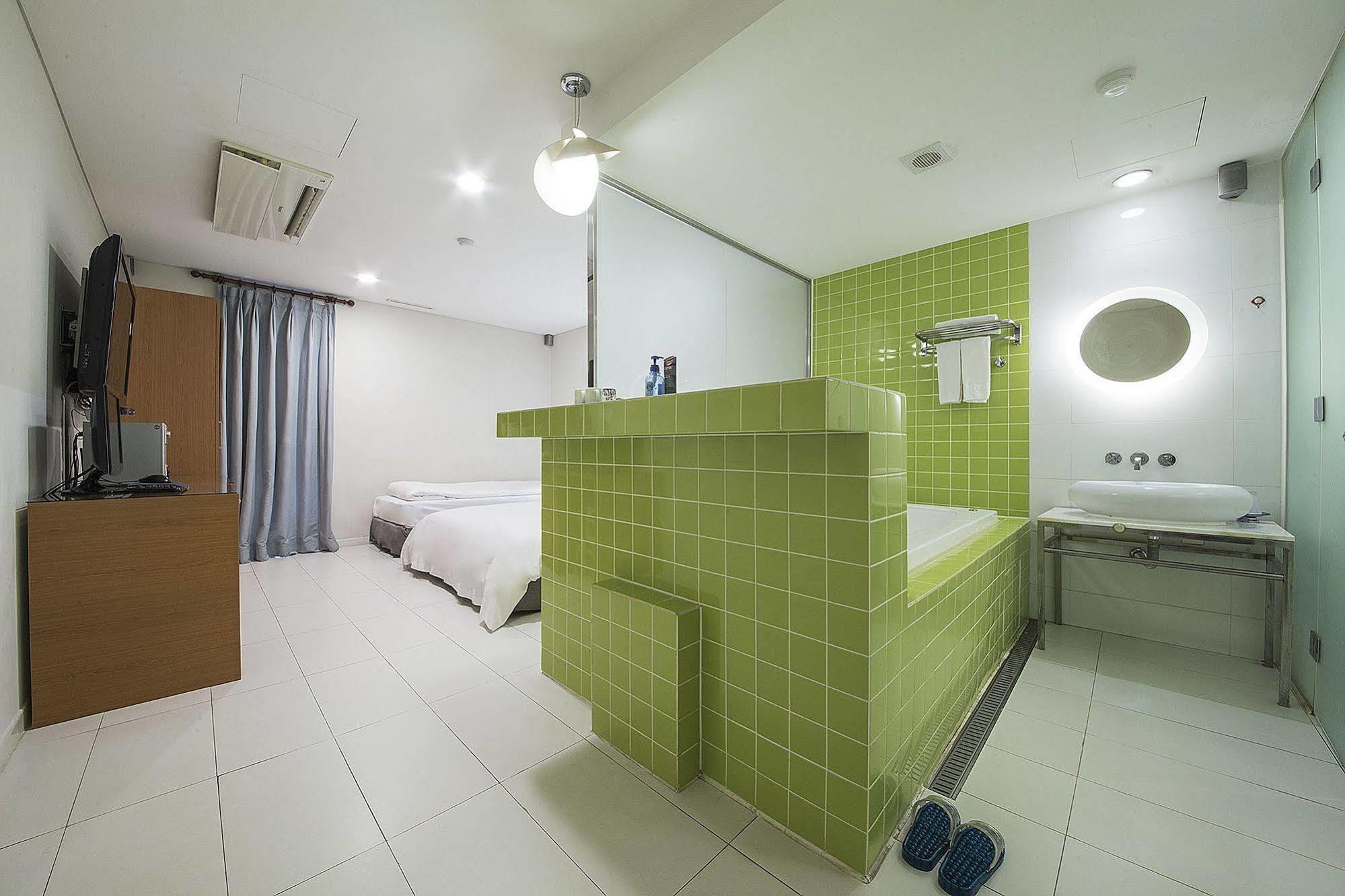 Mate Hotel Seoul Gimpo Экстерьер фото