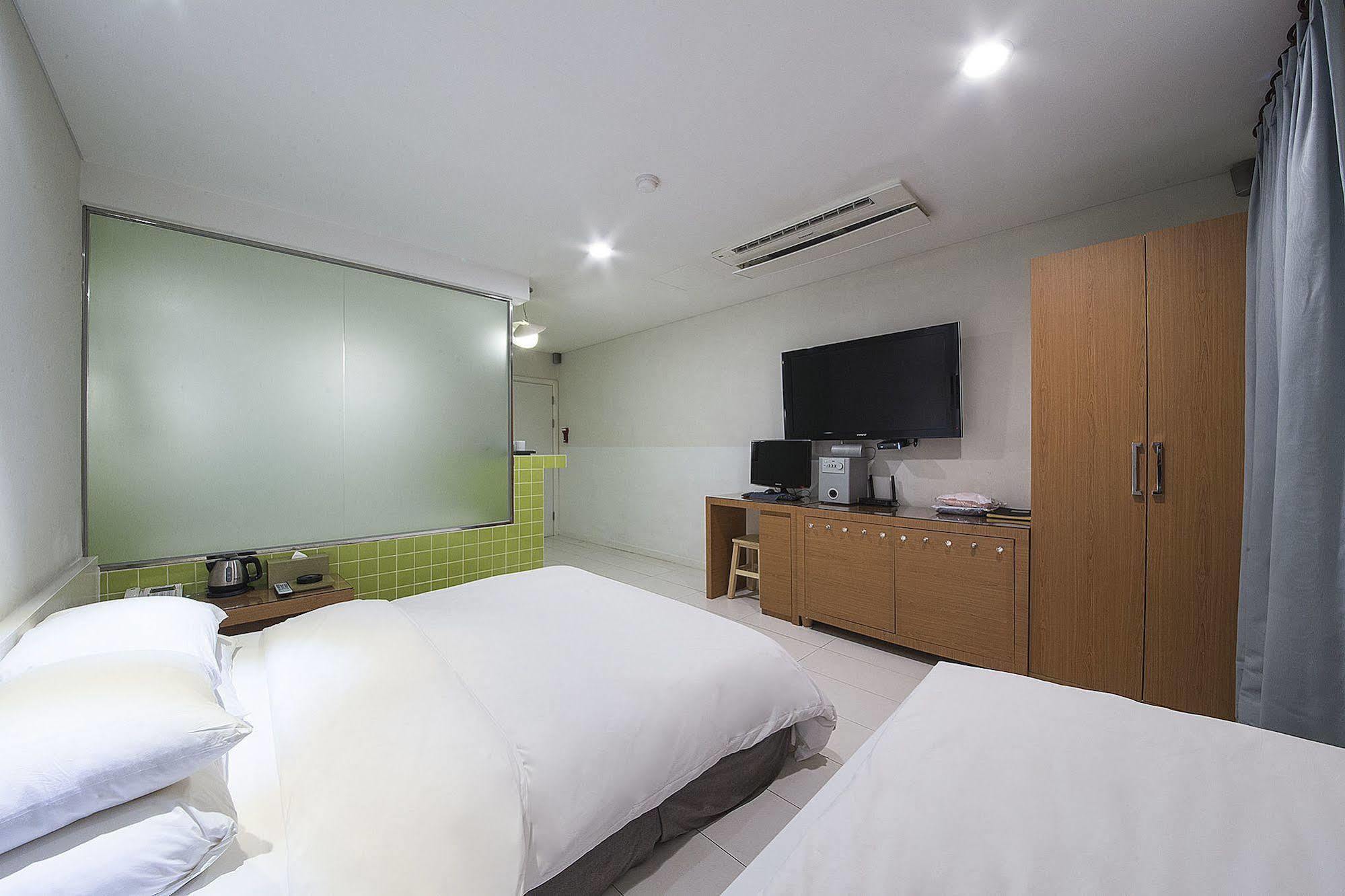 Mate Hotel Seoul Gimpo Экстерьер фото